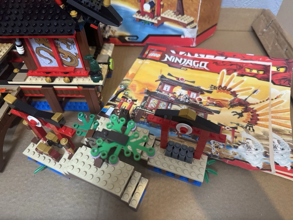 LEGO Ninjago 2507 - the golden weapons - Fire temple (2011) - Photo 4/4