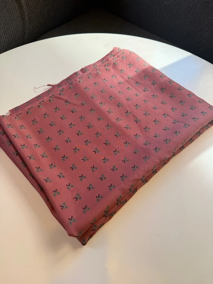 Tela de raqueta de tenis vintage de seda rosa, 2,8 yardas (39" x 103") Foto 3 de 4
