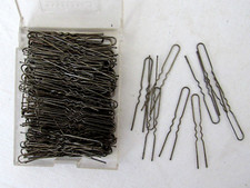 Vintage Gayla Hair Pins Over 200 in Gayla Plastic Hinged Box