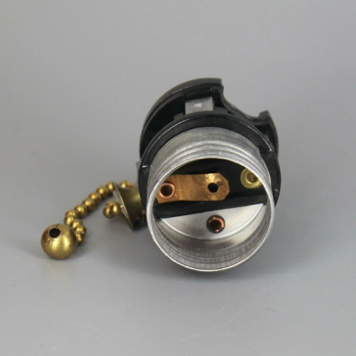 Leviton lamp holder with cheap pull chain switch