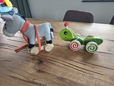 2 Nachziehtiere Spielzeug Esel/Libelle aus Stoff/Holz