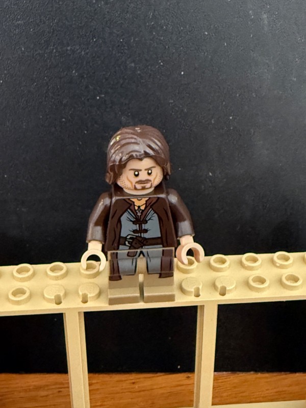 Lego Lord of the Rings Minifigure Aragorn 1/2 (LOR017)