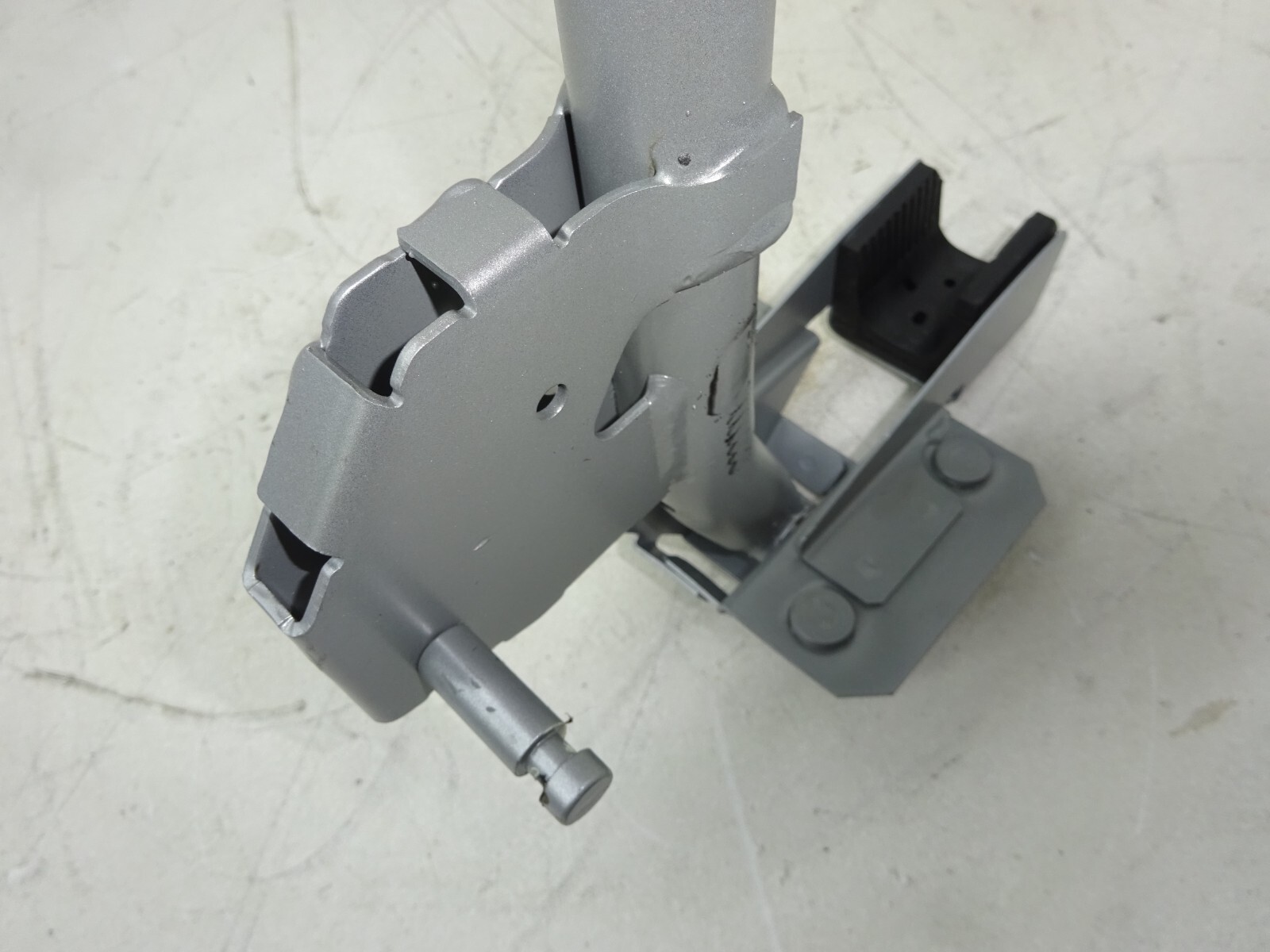2014-2017 Maserati Ghibli Rear Right Trunk Hinge Support Bracket OEM DE230897