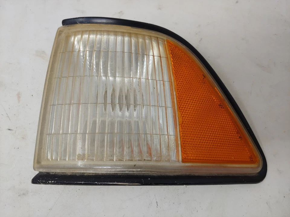 1989-1991 DODGE SPIRIT LEFT FRONT TURN SIGNAL P/N 4399617 GENUINE OEM PART - Image 2 of 4