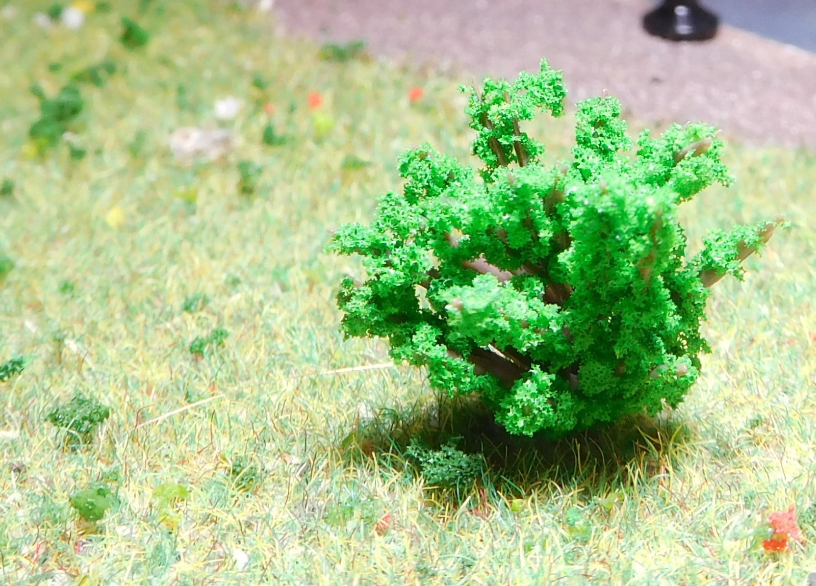 20 Medium Green Bushes, Shrubs, 28 mm High, for Landscaping