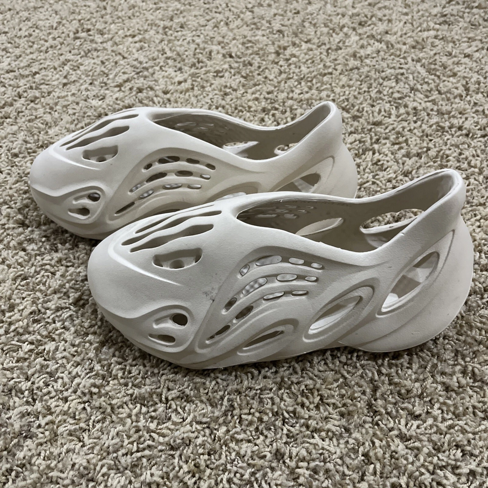 Taglia 6 Adidas Yeezy Foam Runner RNNR Ararat Foamrunner