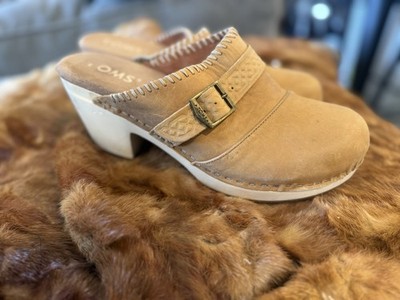 Tom s Leather Clogs Sz 8.5-Tan
