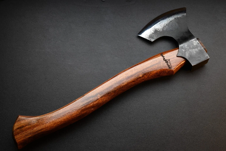 Hacha Viking Bushcraft, hacha de acero al carbono para acampar con cuero. Hacha de hacha. Foto 4 de 4