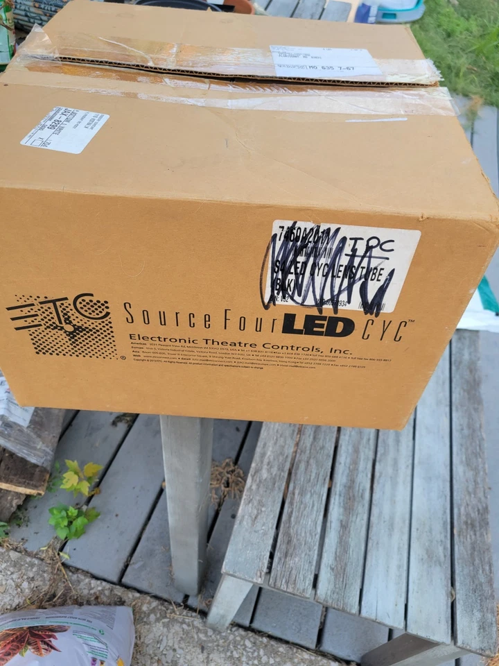 ETC SOURCE  FOUR LED CYC - Image 4 of 4