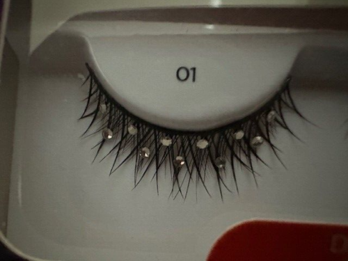 KISS Full Moon Fantasy Decorated 01 Angle Eyes False Eyelashes 1 Pair with Glue - Picture 4 of 7