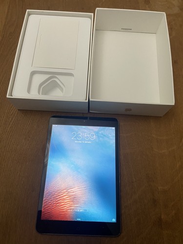 Apple iPad mini 1st Gen. 16GB, Wi-Fi, 7.9in - White & Silver - Picture 5 of 5