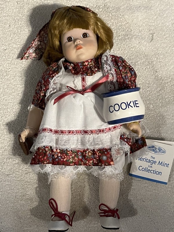 Haunted 14" Heritage Mint Sweet & Innocent Lindsey 1992 Doll Eva Loving Positive