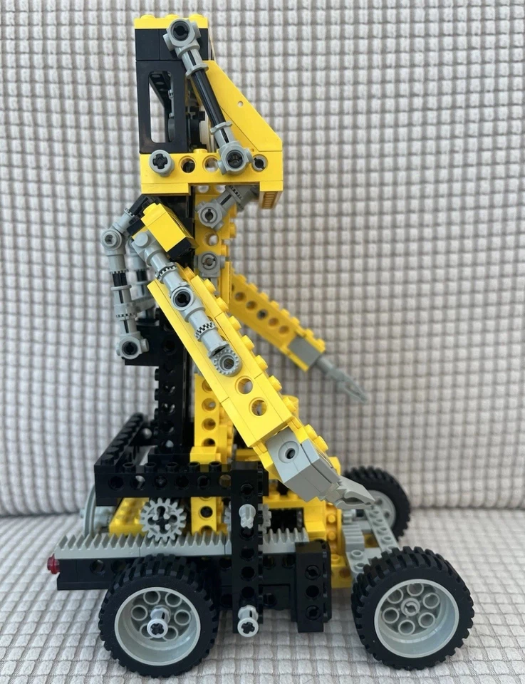 LEGO Technic 8852 Robot, photo 2 of 5