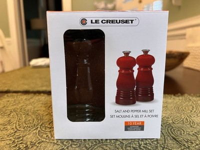 Le Creuset Small Black Salt & Pepper Mill Set 5 in. x 2 in.