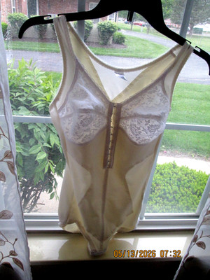 Vintage Underscore Body Girdle Brief Size 34C Bullet bra all in one lingerie