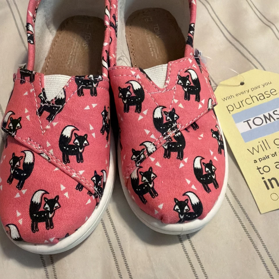 NWT  TOMS Toddler Classic Tiny Slip On Flats Pink Shoes Size T11 Fox Print - Image 3 of 4