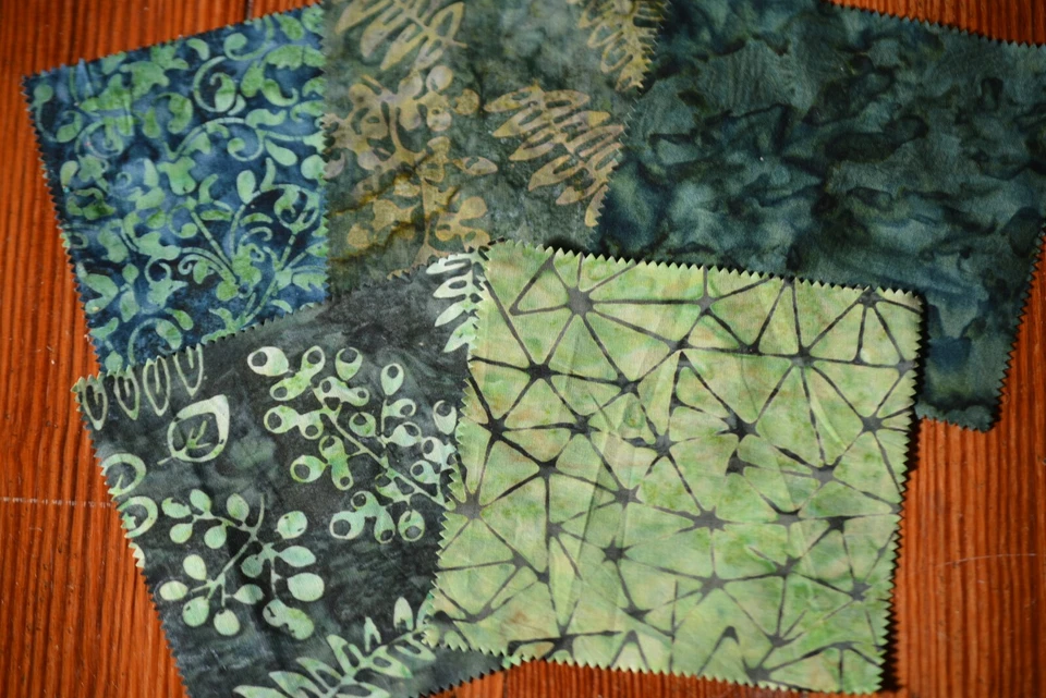 Moda MALIBU BATIKS 40 2.5" Quilt Fabric Strips 4357JR Jelly Roll - Image 3 of 4