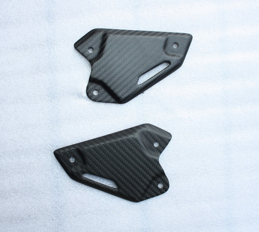 Platines carbone Kawasaki Z900 2017-2023 protection de talon en composite mat
