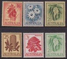 AUSTRALIA - 1959 Flowers Set to 3/- 'WARATAH'  SG 322-326 MNH Cv £14 [F0808]