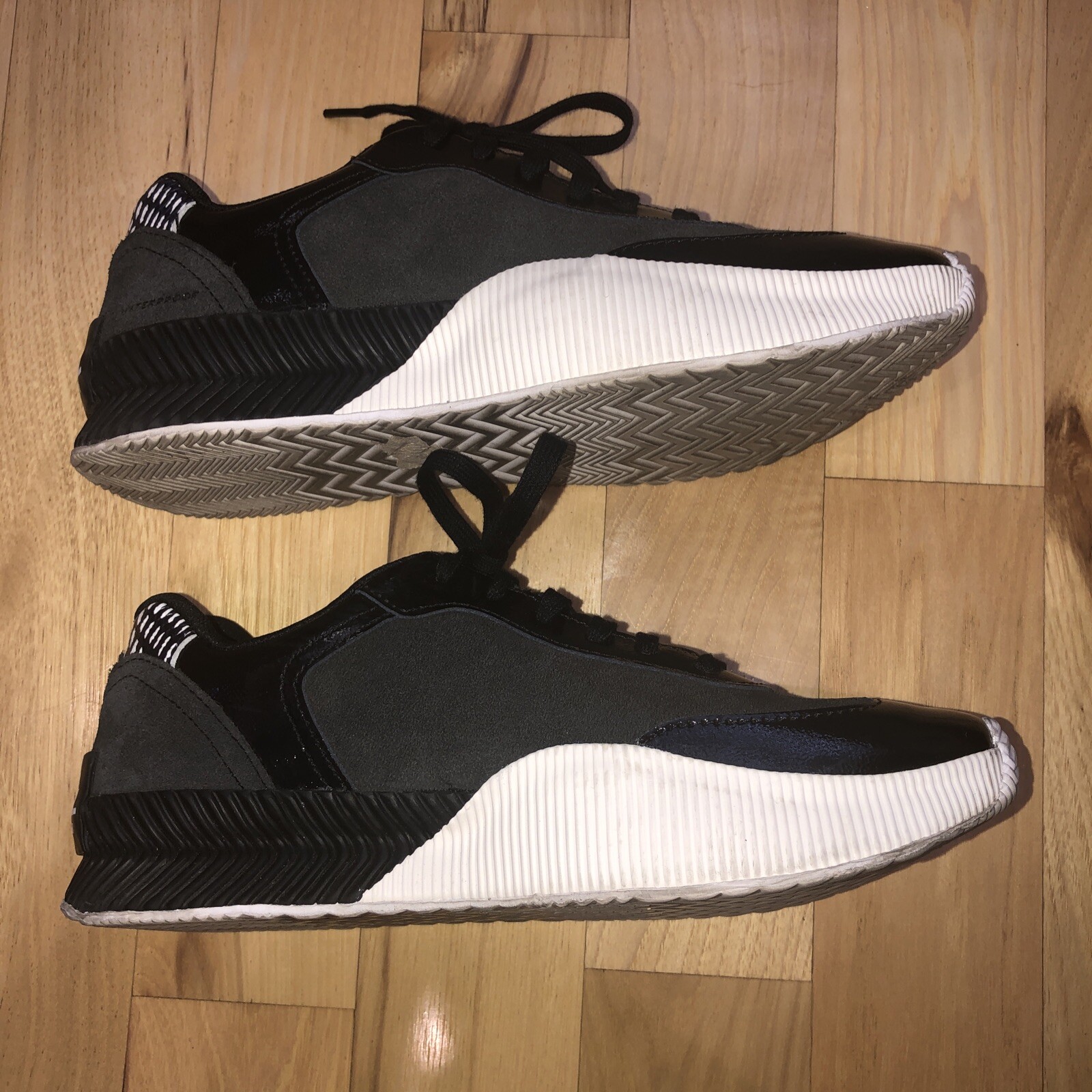 SAOLA Sneakers donna Sorel nere con bordo bianco taglia 9 suola in gomma naturale