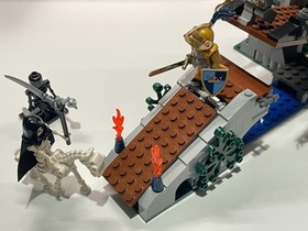 LEGO Castle 7079 Drawbridge Defense Complete Gold Knight cas415 Fantasy Era 2009