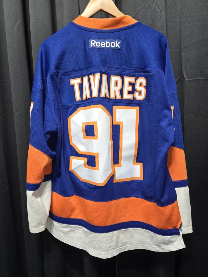 Reebok NHL New York Islanders #91 Tavares Jersey Size Large No Draw String - Image 2 of 4