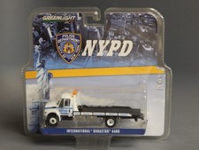 IH Durastar 4400 Rollback Flatbed NYPD SE White Blue Greenlight 1/64 MIP 2014