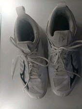 Mizuno Woman&rsquo;s Wave Dimension Volleyball shoes Size 9.5. White/Black