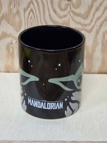 Star Wars The Mandalorian Yoda The Child Stands Ceramic Coffee Mug  - Afbeelding 2 van 6