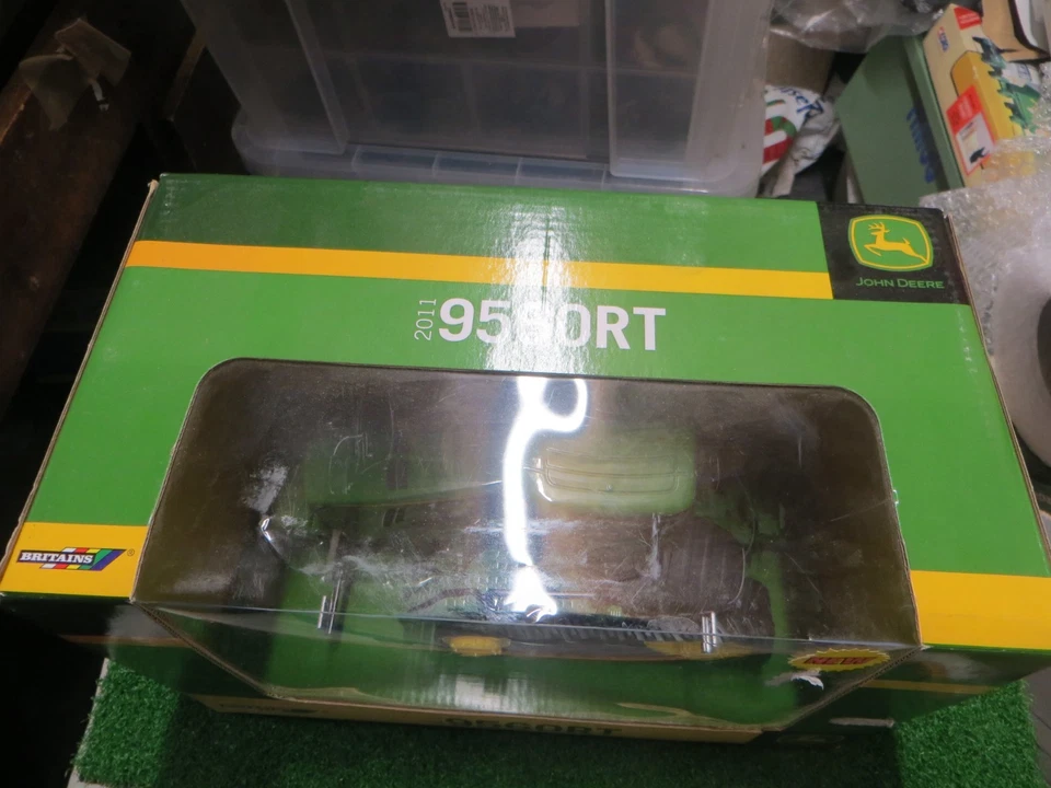 BRITAINS JOHN DEERE 2011 9560RT TRACKED TRACTOR 42897  1/32 MIB - Image 3 of 4