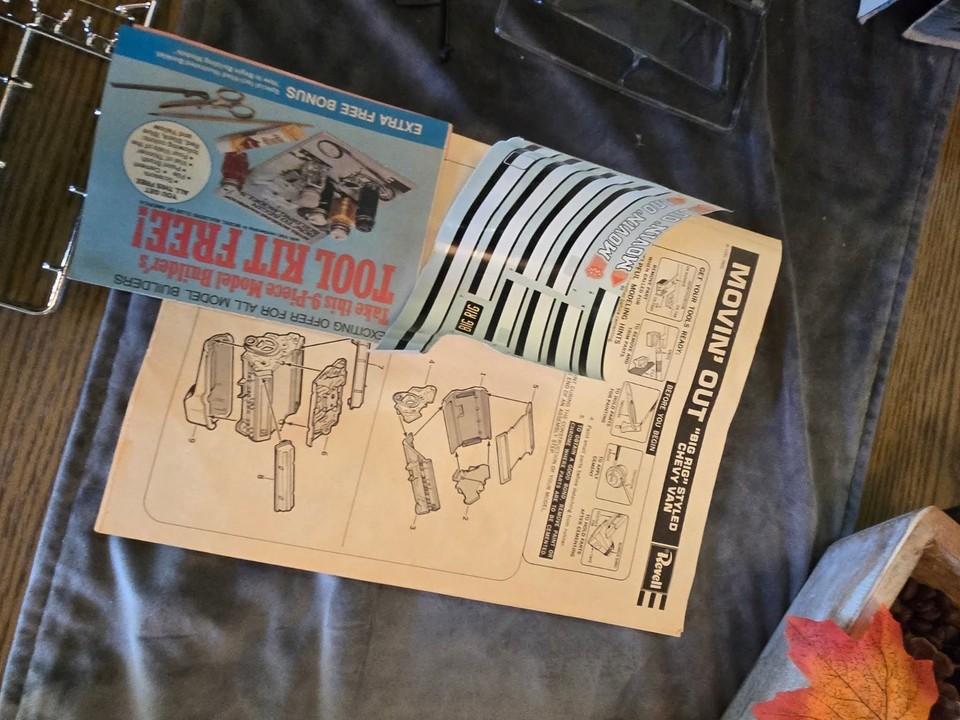 Revell Movin Out 1/16 Scale Big Rig Styled Chevy Van Model Kit H-1291 ...