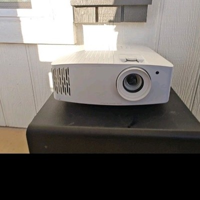 Optoma UHD50X 4K DLP Home Theater Projector ( *ONLY 6 Hours Of Usage )