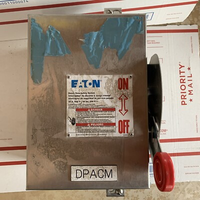 EATON 3 POLE 30A 600V HEAVY DUTY STAINLESS STEEL SAFETY SWITCH. DH361UWK GNO316