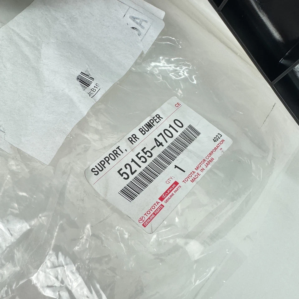 Soporte de parachoques trasero derecho retenedor lateral OEM 2012-17 Toyota Prius V 52155-47010 Foto 4 de 4