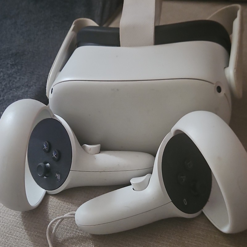 Meta Oculus Quest 2 White Standalone VR Headset with Controllers