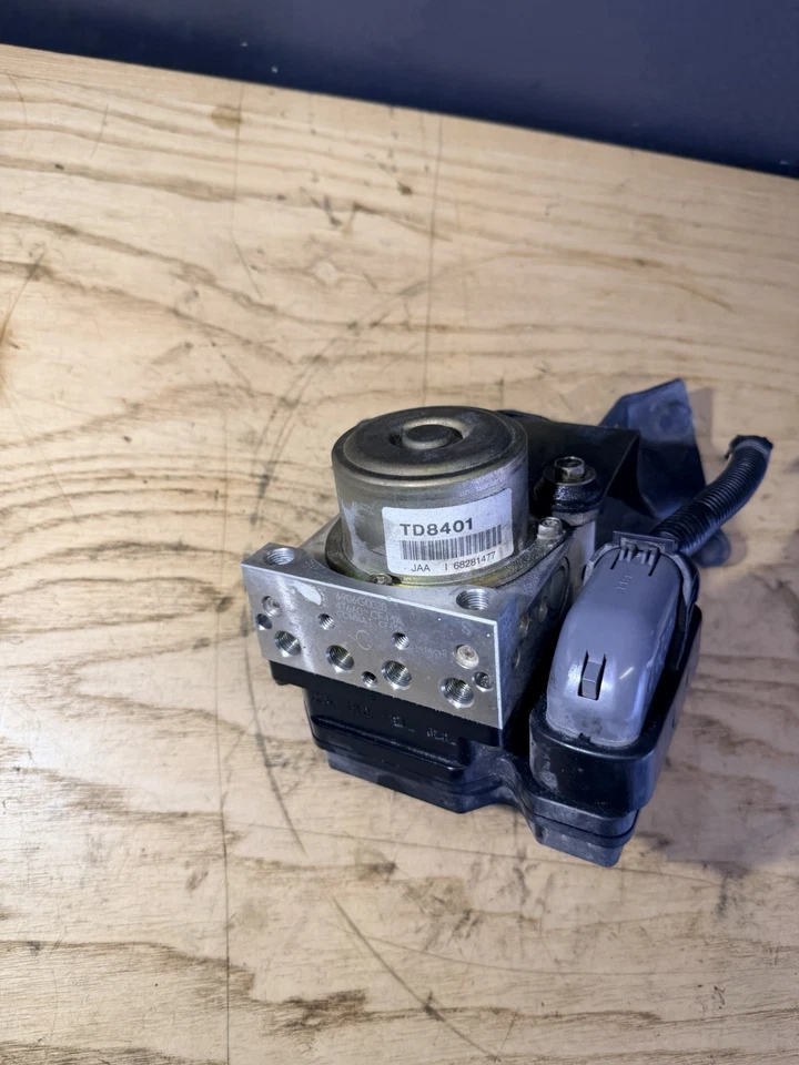 2003-2008 Nissan 350Z ABS Anti-Lock Brake Pump Module 47660EV01A OEM - Image 3 of 4