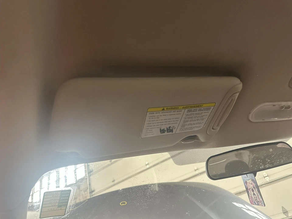 Parasol izquierdo usado se adapta a: Nissan Versa 2016 sin iluminación sin techo corredizo Foto 2 de 4