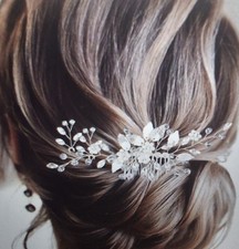 Silvery Wedding Hair Combs With Rhinestones