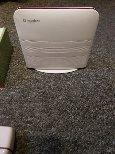 Vodafone EasyBox 803 A Router mit Wandhalter, Standpunkt, Netzteil, Kabel.