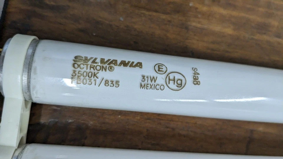 New 15Pack Sylvania 21878 FBO31/835 - 31W T8 U-Bent Fluorescent Bulb, 3500K - Image 3 of 4