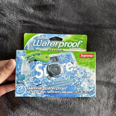 新品未使用Supreme Fuji Film Waterproof Camera Supreme x FujiFilm Waterproof Camera – SneakersClinic