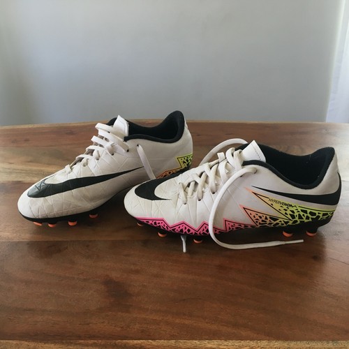NIKE Jr. Hypervenom Phelon II Soccer 