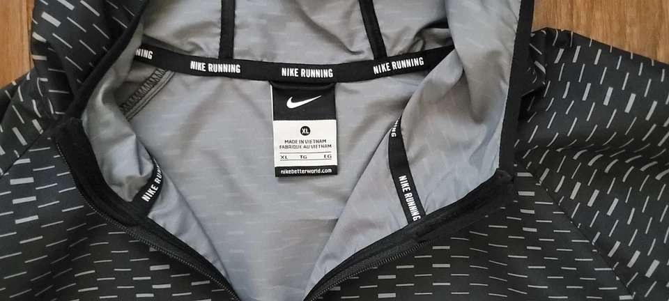 Chaqueta cortavientos reflectante con capucha negra para hombre Nike cremallera completa talla XL Foto 3 de 4