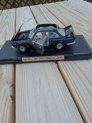 1965 Alfa Romeo Giulia Sprint GTA 1:18 Die Cast By Road Signature (Yat Ming)