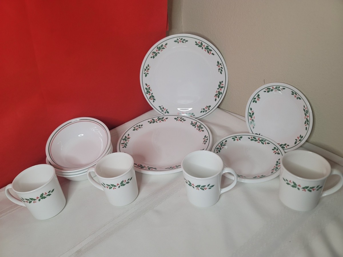 16pcs Vintage Corelle HOLLY DAYS Christmas Dinner, Bread Plates 