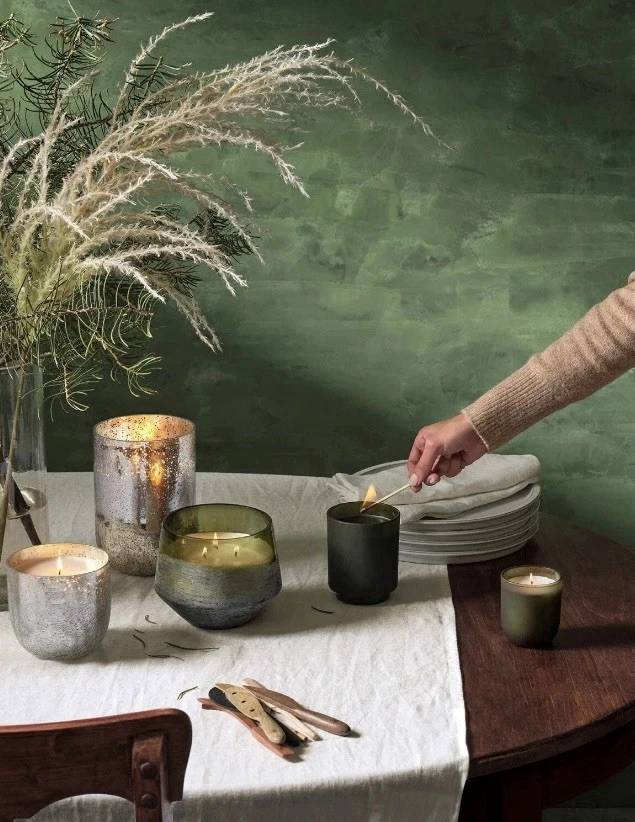 Illume - Vela pequeña de vidrio craquelado en caja de bálsamo y cedro - 46280072000 Foto 4 de 4