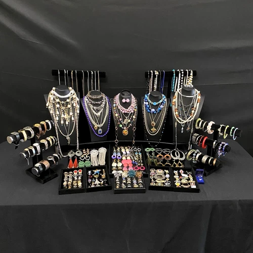 217 pc Antique Vintage Estate Costume Jewelry Some Signed. Lot 690