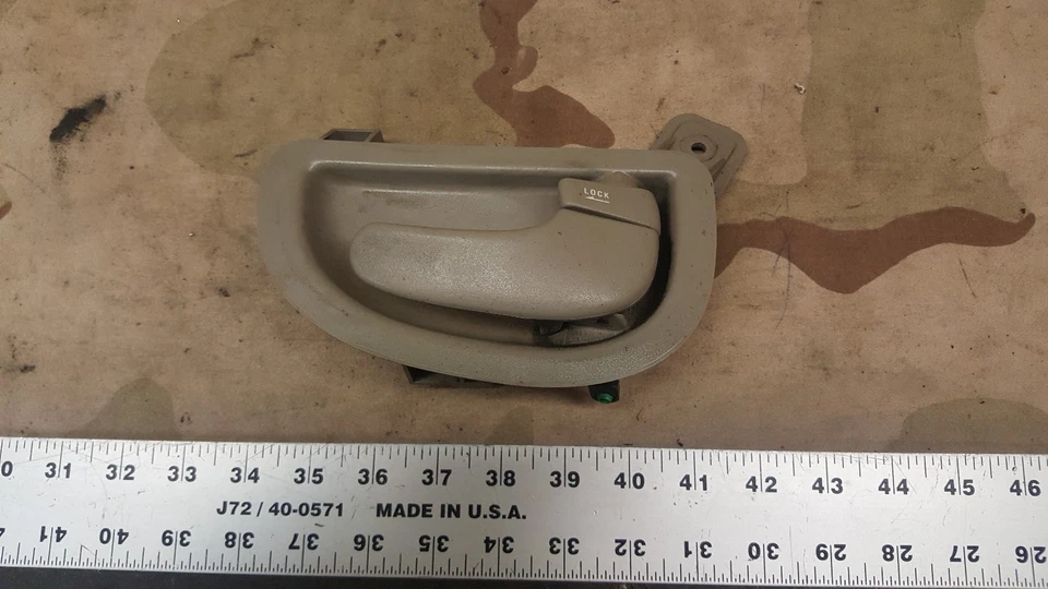 1999-2004 Oldsmobile Alero maçaneta interna lateral do passageiro traseira fabricante de equipamento original - Imagem 3 de 4