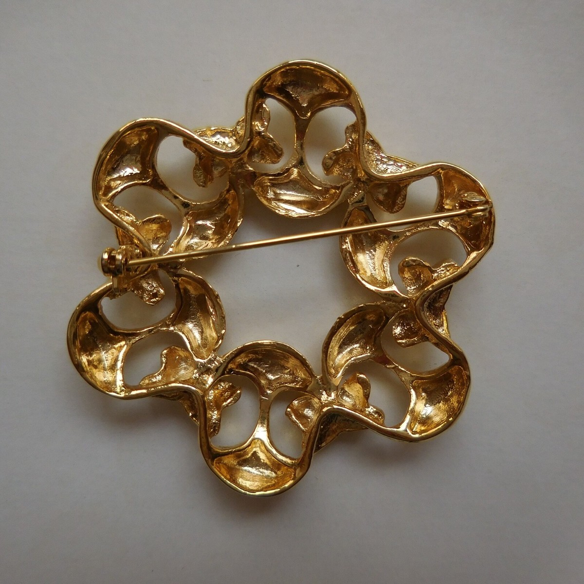 Broche Vintage Or – Bijou Ancien Finement Détail En Forme De Lavallière
