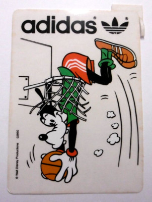 Werbe-Aufkleber Adidas Sport Goofy Basketball Disney 80er im Korb gefangen